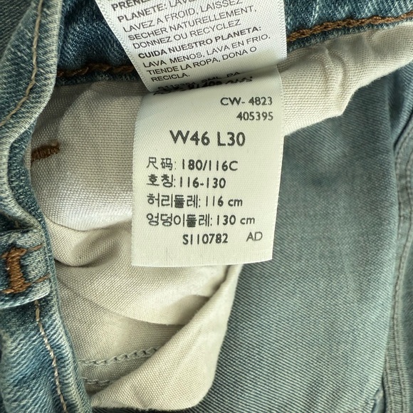 Bundle of 2 Jeans, Wrangler Men's Relaxed Fit Jeans in Dark and Light Blue - Picture 12 of 13